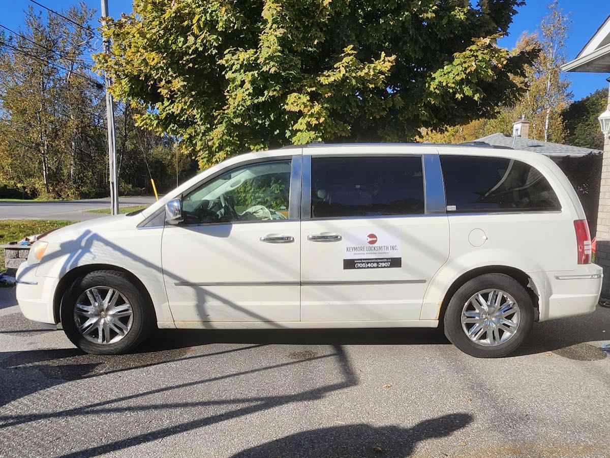 Keymore mobile locksmith van arriving for a car lockout in Barrie